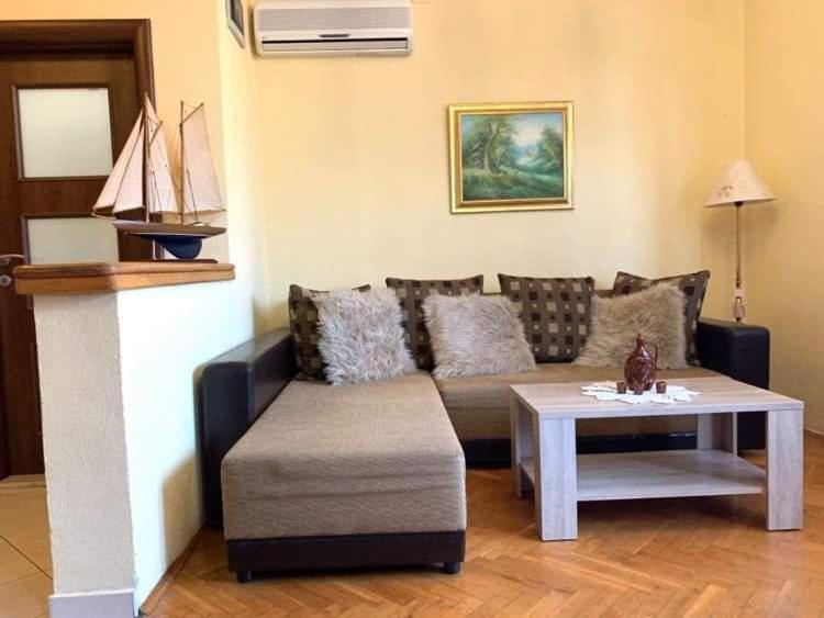 Fresh Apartments Dar Orlic Трогір Екстер'єр фото