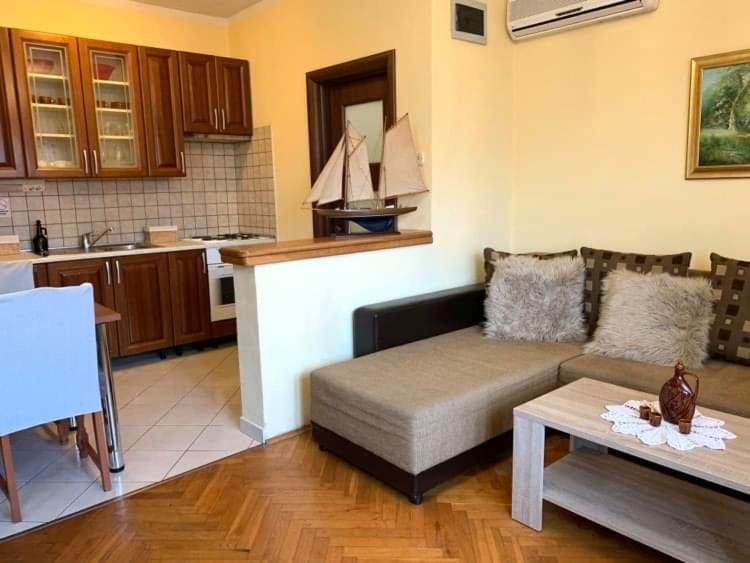 Fresh Apartments Dar Orlic Трогір Екстер'єр фото